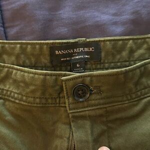 Banana Republic High Rise Authentic Chinos Size 6